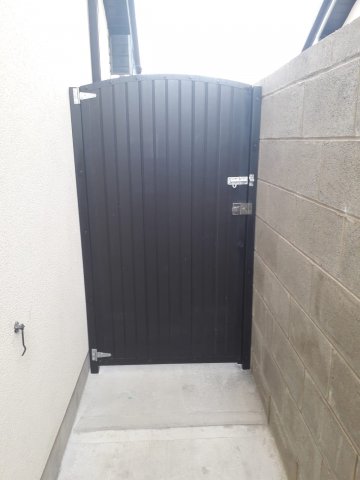 arch gate bog oak black with key lock